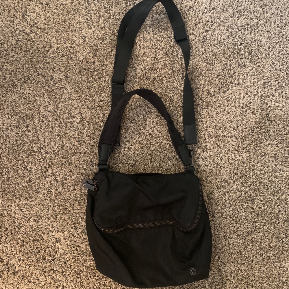Lululemon small bag